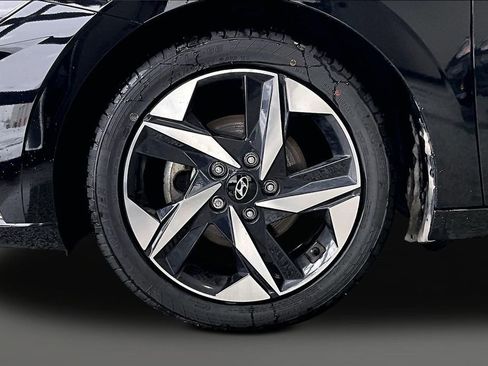 Used 2023 Hyundai Elantra Limited image 10