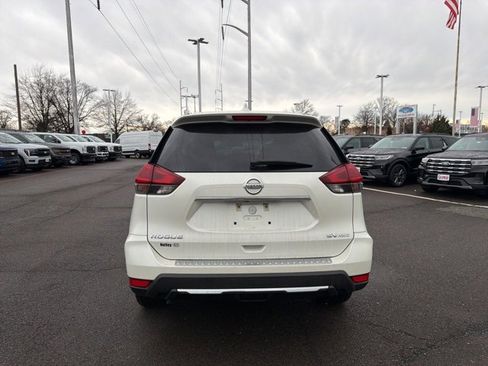 Used 2018 Nissan Rogue SV image 8