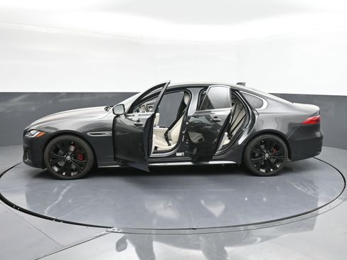 Used 2024 Jaguar XF R-Dynamic SE image 37