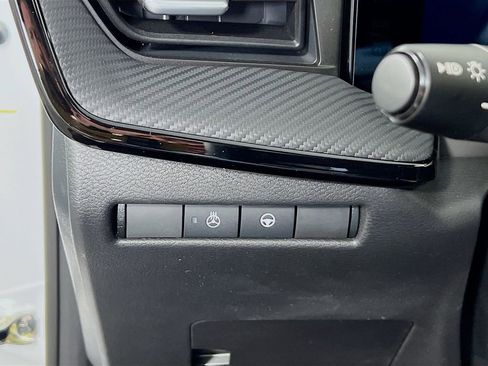 New 2026 Nissan Kicks SR AWD/4WD image 9