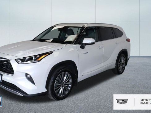 Used 2021 Toyota Highlander Platinum AWD/4WD image 1
