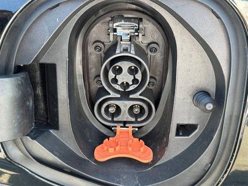 Used 2023 Chevrolet Bolt EUV LT w/ Driver Confidence Package image 11