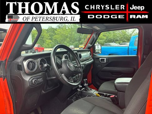 Used 2018 Jeep Wrangler Unlimited Sahara w/ Cold Weather Group AWD/4WD image 11