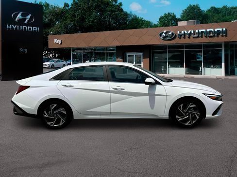 New 2025 Hyundai Elantra Limited w/ Cargo Package image 9