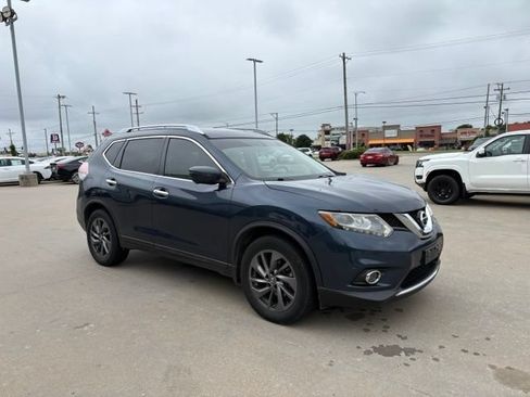 Used 2016 Nissan Rogue FWD image 2