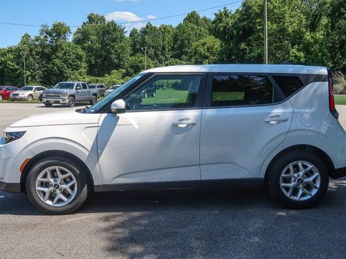 Used 2023 Kia Soul LX w/ LX Technology Package FWD image 2