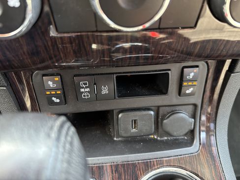 Used 2017 Chevrolet Traverse LT w/ Style and Technology Package image 28