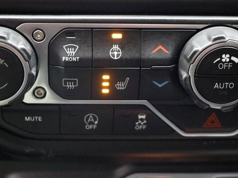 Used 2022 Jeep Wrangler Unlimited Sahara image 25