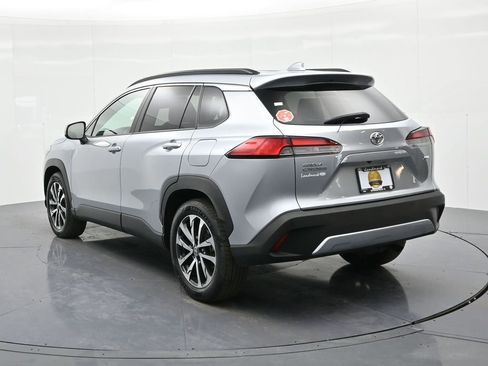 Used 2024 Toyota Corolla Cross XLE image 8