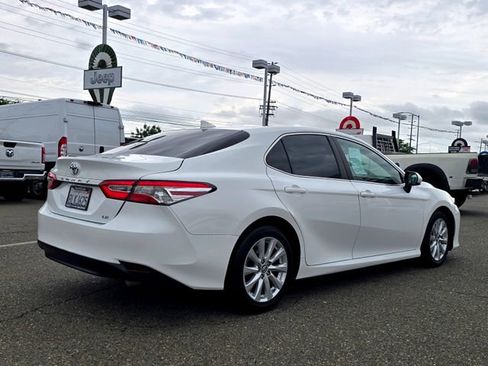 Used 2019 Toyota Camry LE FWD image 4