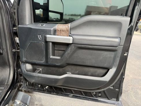 Used 2018 Ford F250 Lariat w/ Lariat Ultimate Package AWD/4WD image 28