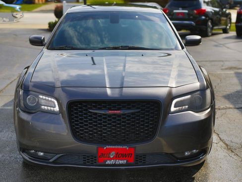 Used 2021 Chrysler 300 S RWD image 2