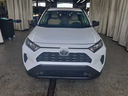 Used 2019 Toyota RAV4 LE FWD image 3