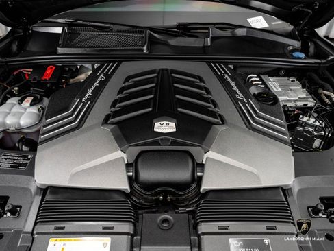 Used 2024 Lamborghini Urus S image 4