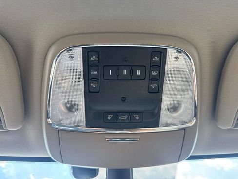 Used 2018 Jeep Grand Cherokee Overland AWD/4WD image 10