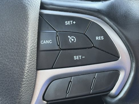 Used 2020 Jeep Grand Cherokee Altitude image 38