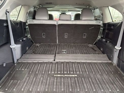 Certified 2022 Toyota Highlander XLE image 42