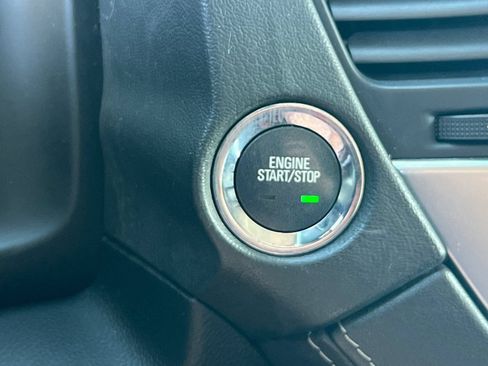 Used 2018 Chevrolet Suburban Premier AWD/4WD image 33