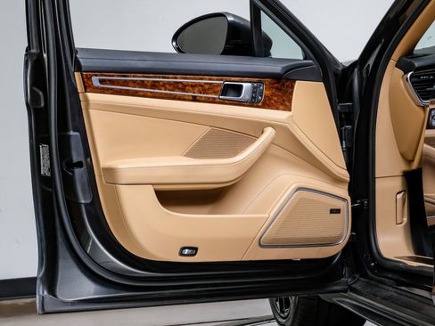 Used 2023 Porsche Panamera 4 Platinum Edition image 45