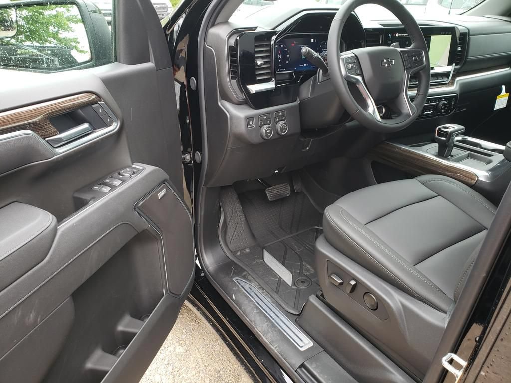 New 2026 Chevrolet Silverado 1500 RST w/ Convenience Package II AWD/4WD image 13