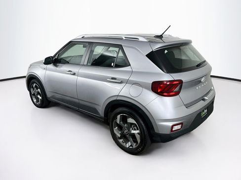 Used 2025 Hyundai Venue SEL FWD image 5