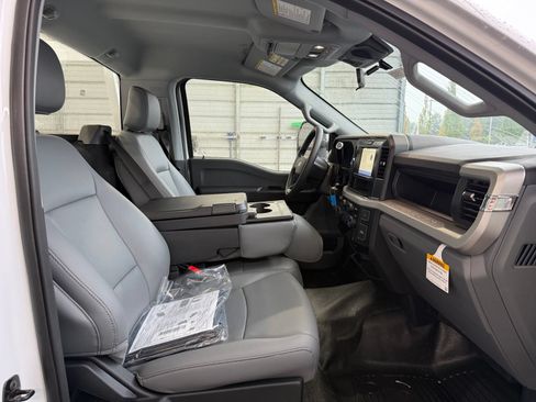 Used 2025 Ford F550 2WD Regular Cab Super Duty image 10