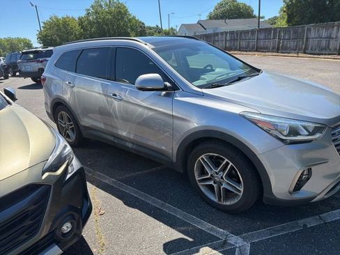 Used 2017 Hyundai Santa Fe FWD image 4