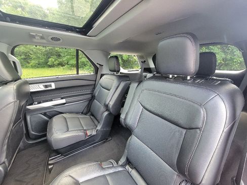 Used 2023 Ford Explorer Limited w/ Equipment Group 301A AWD/4WD image 28