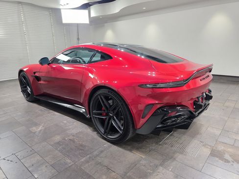 Used 2025 Aston Martin V8 Vantage Coupe RWD image 2