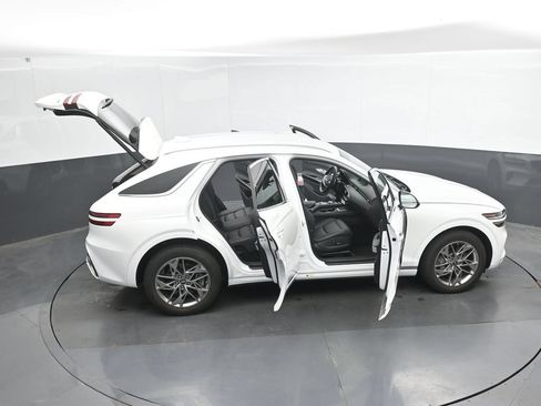 Used 2025 Genesis GV70 2.5T AWD/4WD image 52