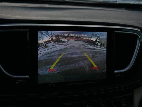 Used 2023 Chrysler Pacifica Limited image 30