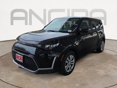 Used 2023 Kia Soul LX image 3