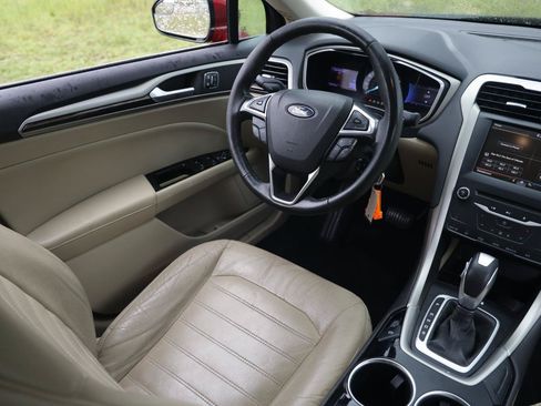 Used 2013 Ford Fusion SE FWD image 21