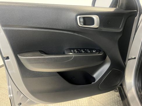 Used 2023 Hyundai Venue SEL image 25