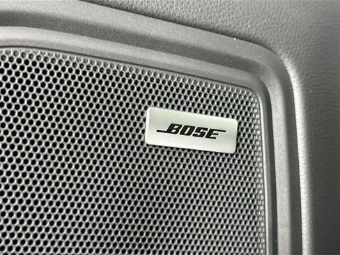 Certified 2025 Porsche Macan image 12