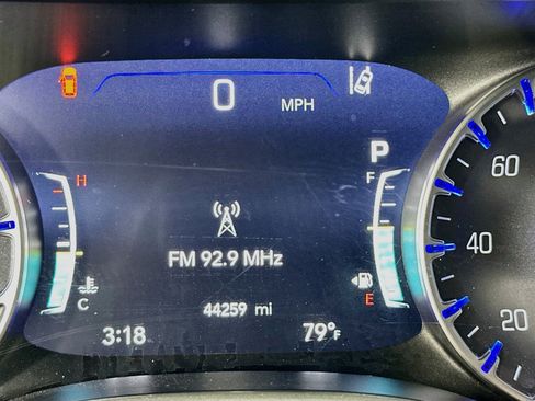 Used 2024 Chrysler Pacifica Touring-L FWD image 19