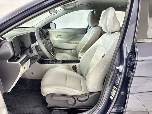 Used 2025 Hyundai Kona SE FWD image 13