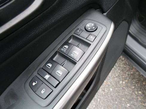 Used 2021 Jeep Cherokee Latitude Lux w/ Comfort/Convenience Group image 18