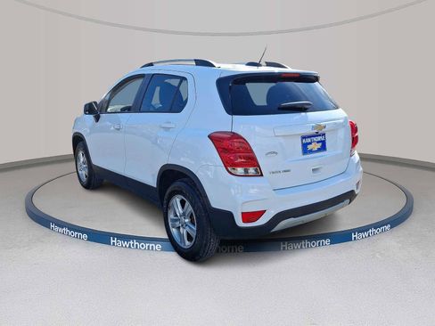 Used 2022 Chevrolet Trax LT w/ LT Convenience Package image 4