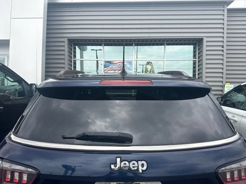 Used 2019 Jeep Compass Latitude w/ Cold Weather Group AWD/4WD image 7