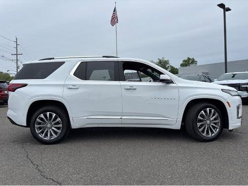 Used 2023 Chevrolet Traverse Premier w/ LPO, Floor Liner Package AWD/4WD image 5
