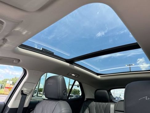 Used 2022 Buick Envision Avenir w/ Technology Package II FWD image 22