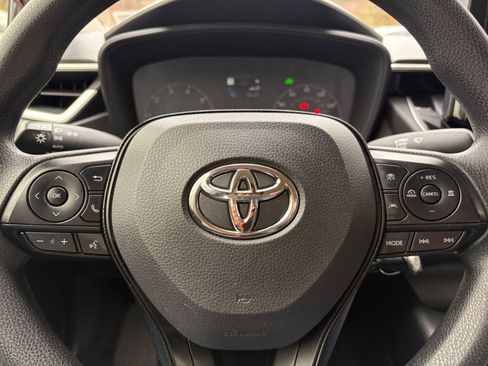 Used 2025 Toyota Corolla LE image 25