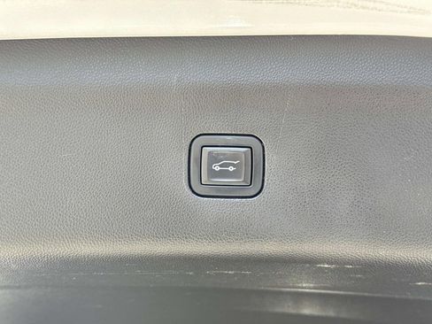 Used 2021 Buick Enclave Essence w/ Sport Touring Edition image 12