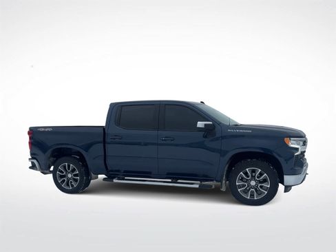 Used 2022 Chevrolet Silverado 1500 LT image 2