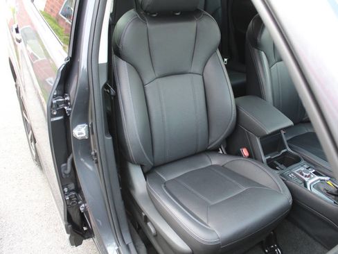 Used 2023 Subaru Forester Touring AWD/4WD image 11