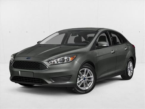 Used 2017 Ford Focus SEL w/ Cold Weather Package FWD image 1