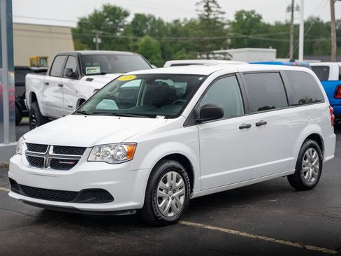 Used 2019 Dodge Grand Caravan SE FWD image 2