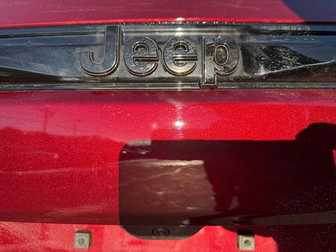 New 2025 Jeep Grand Cherokee Altitude image 17