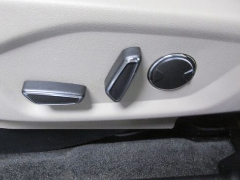 Certified 2018 Ford Explorer XLT w/ Equipment Group 202A image 32